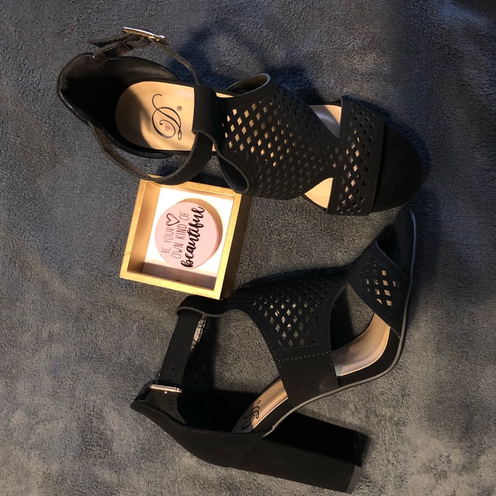 Heels - Picture 4 of 5